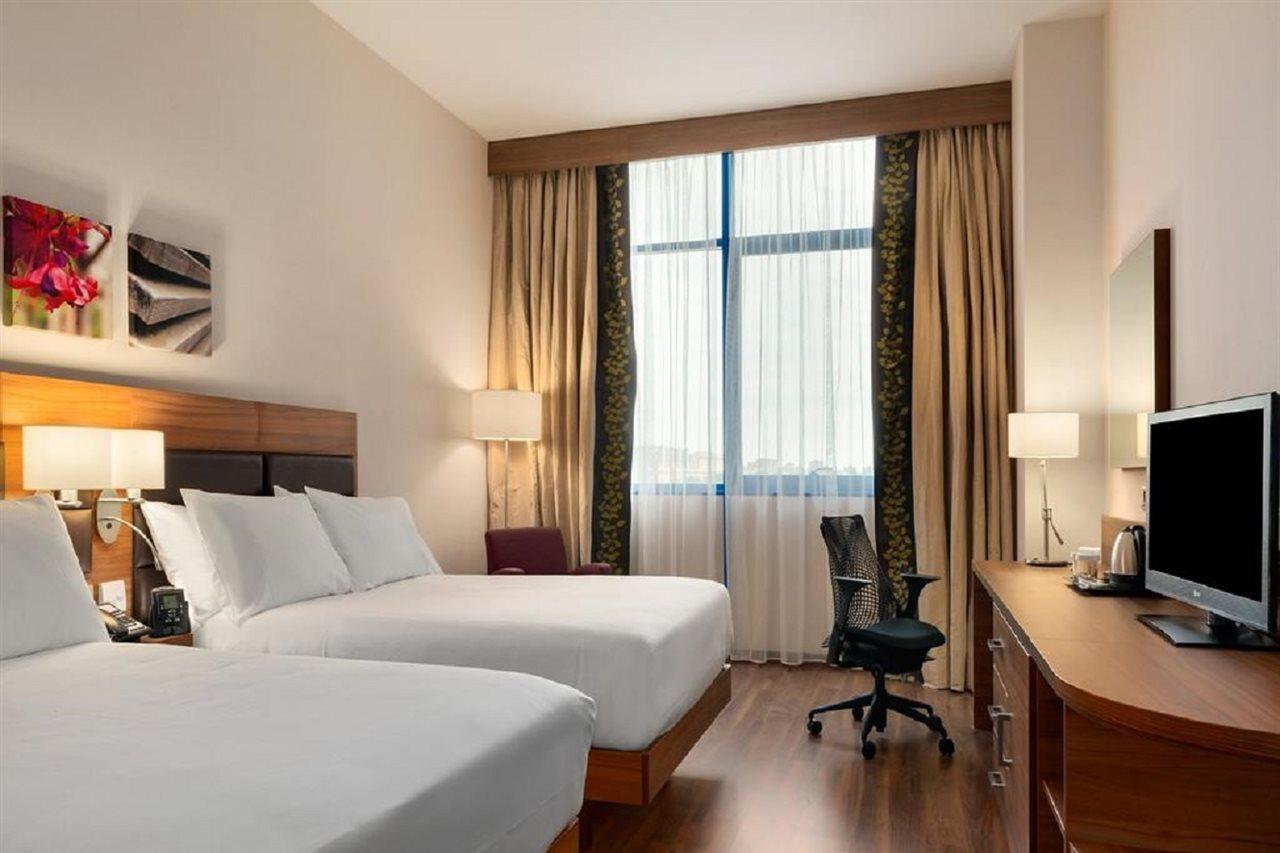 Hilton Garden Inn Sevilla Exterior photo