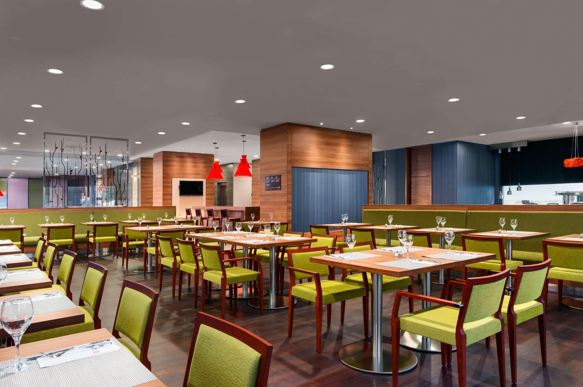 Hilton Garden Inn Sevilla Restaurant photo