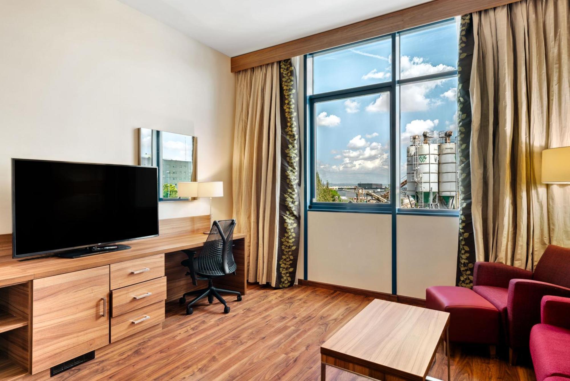 Hilton Garden Inn Sevilla Exterior photo