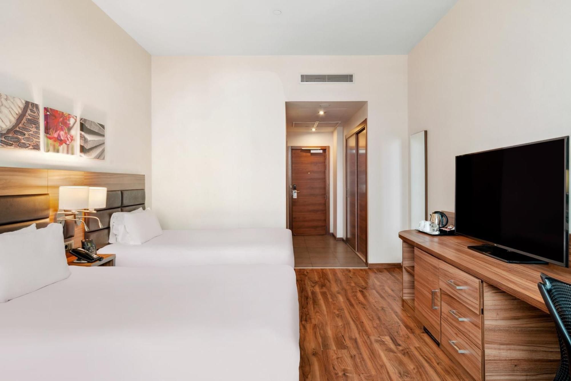 Hilton Garden Inn Sevilla Exterior photo