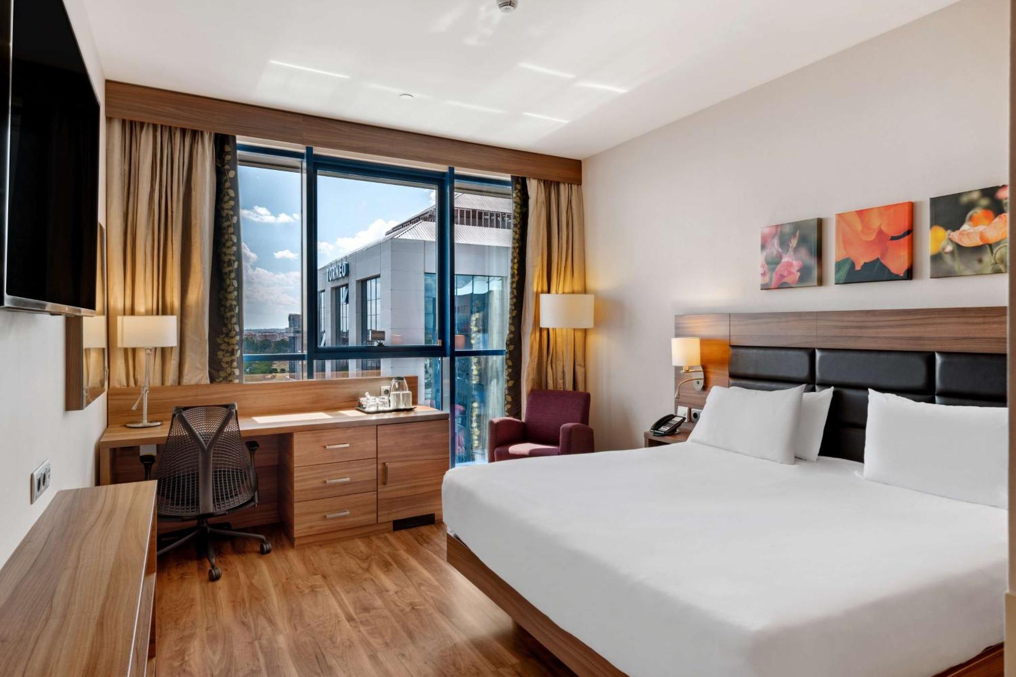Hilton Garden Inn Sevilla Exterior photo