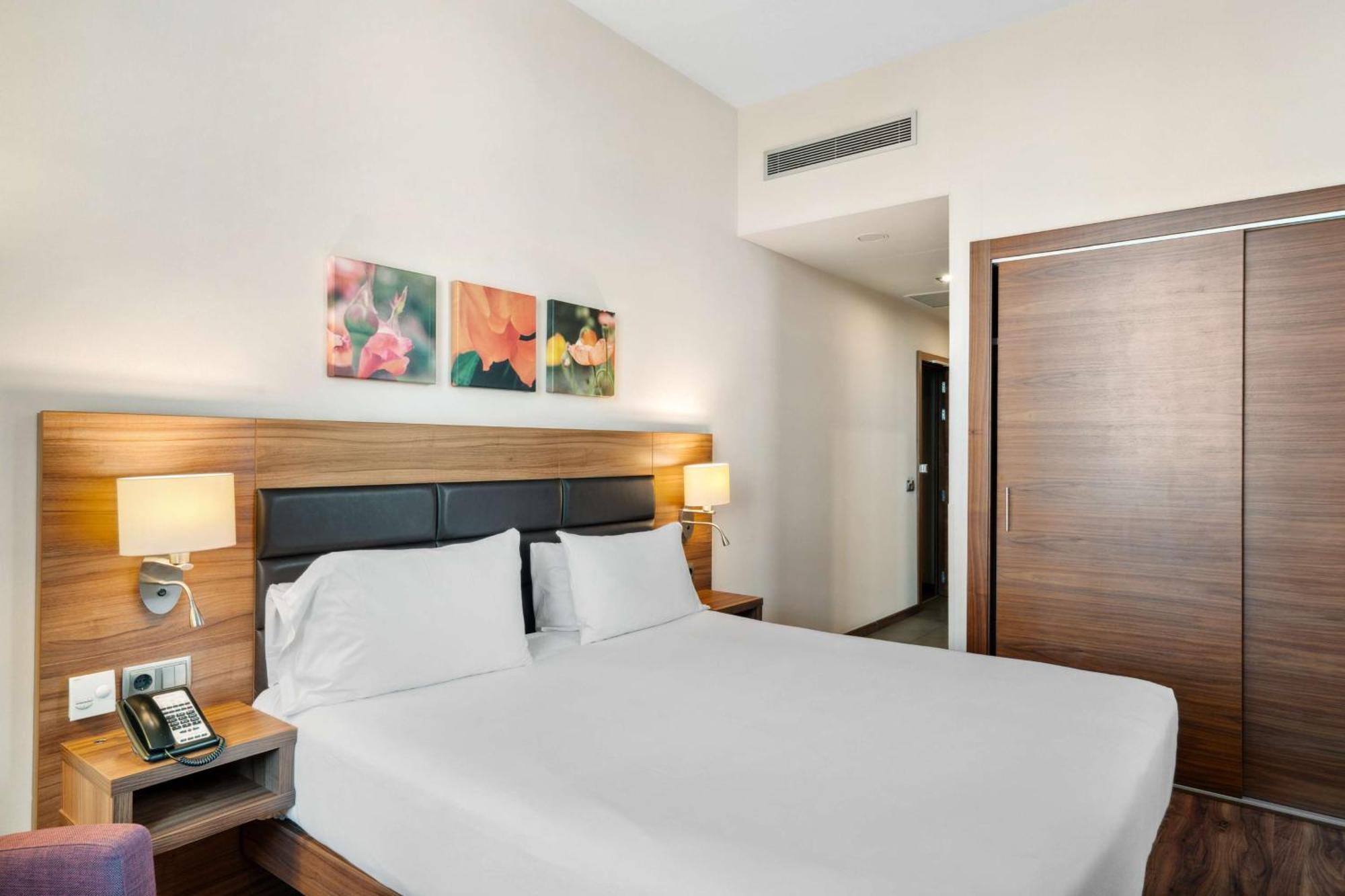 Hilton Garden Inn Sevilla Exterior photo