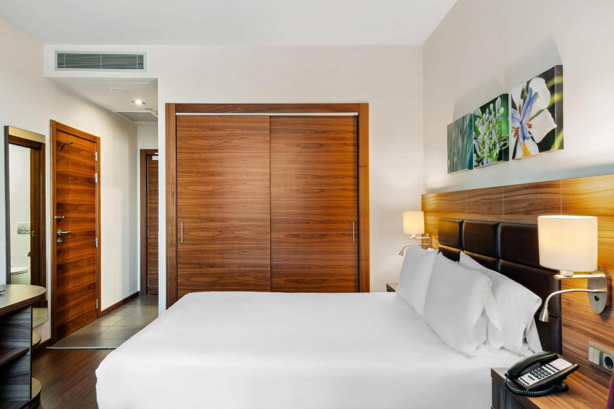 Hilton Garden Inn Sevilla Exterior photo