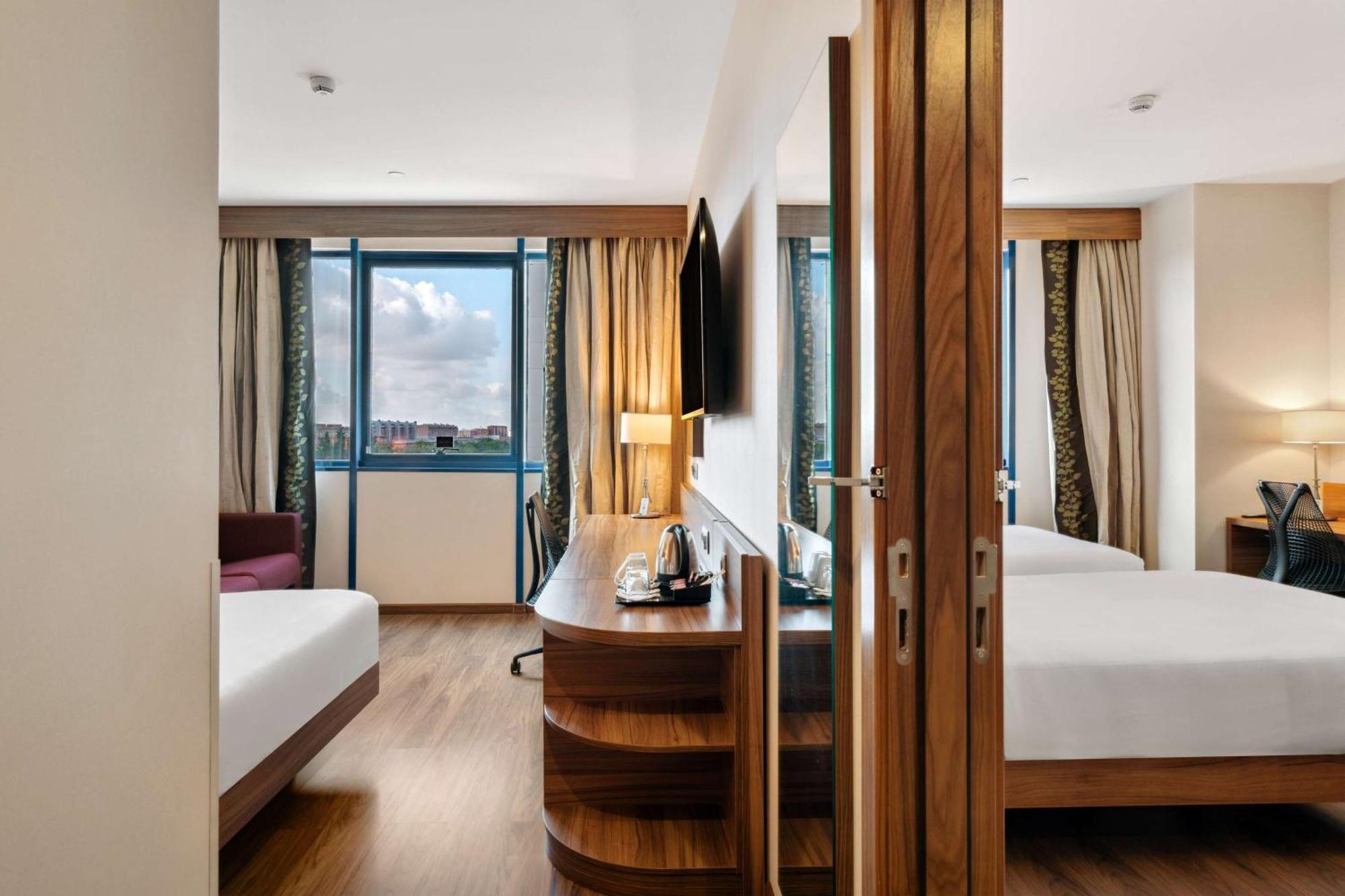 Hilton Garden Inn Sevilla Exterior photo