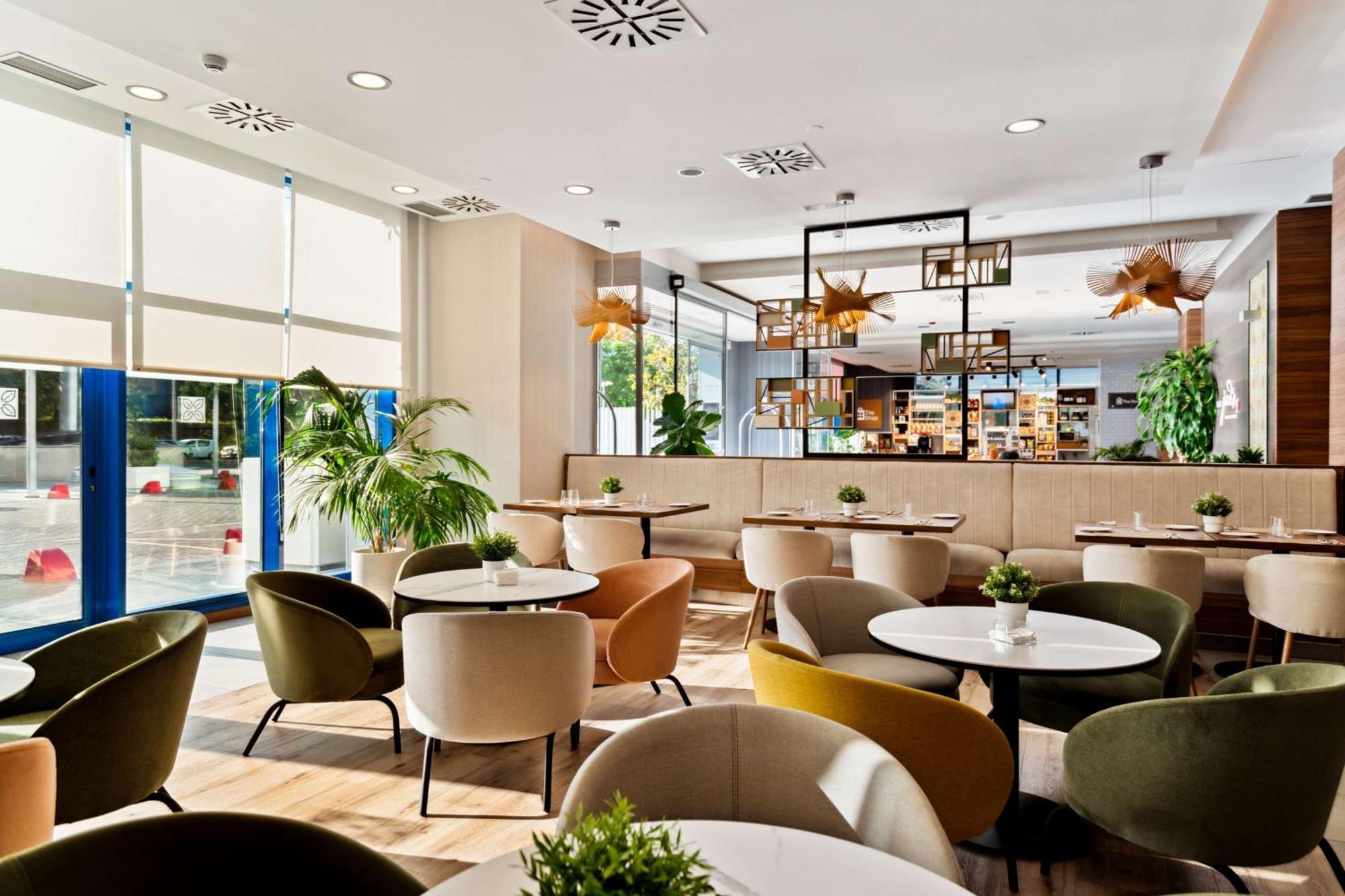 Hilton Garden Inn Sevilla Exterior photo