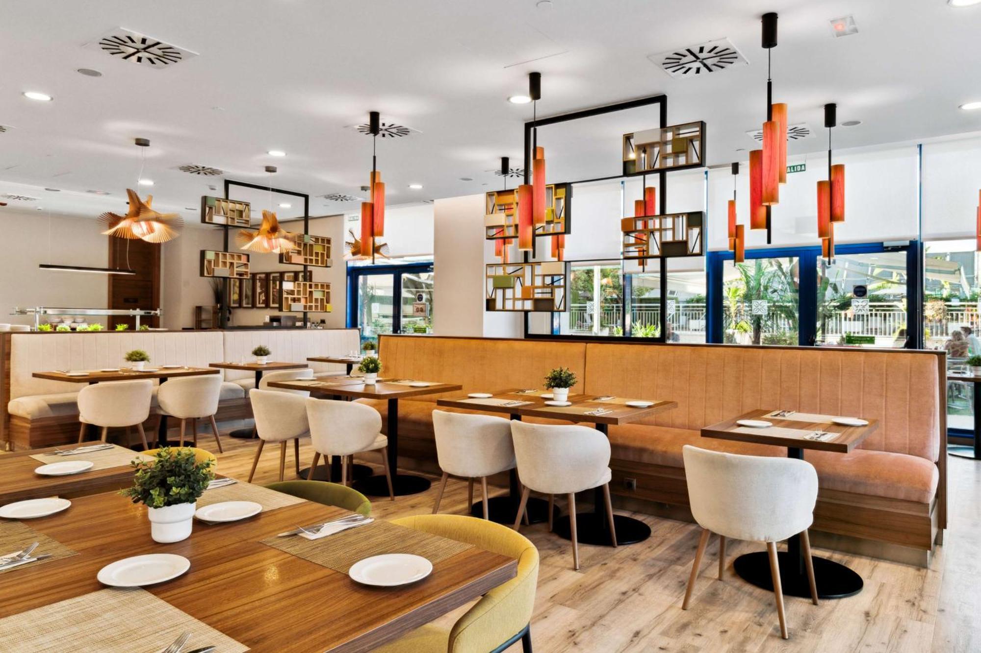 Hilton Garden Inn Sevilla Exterior photo