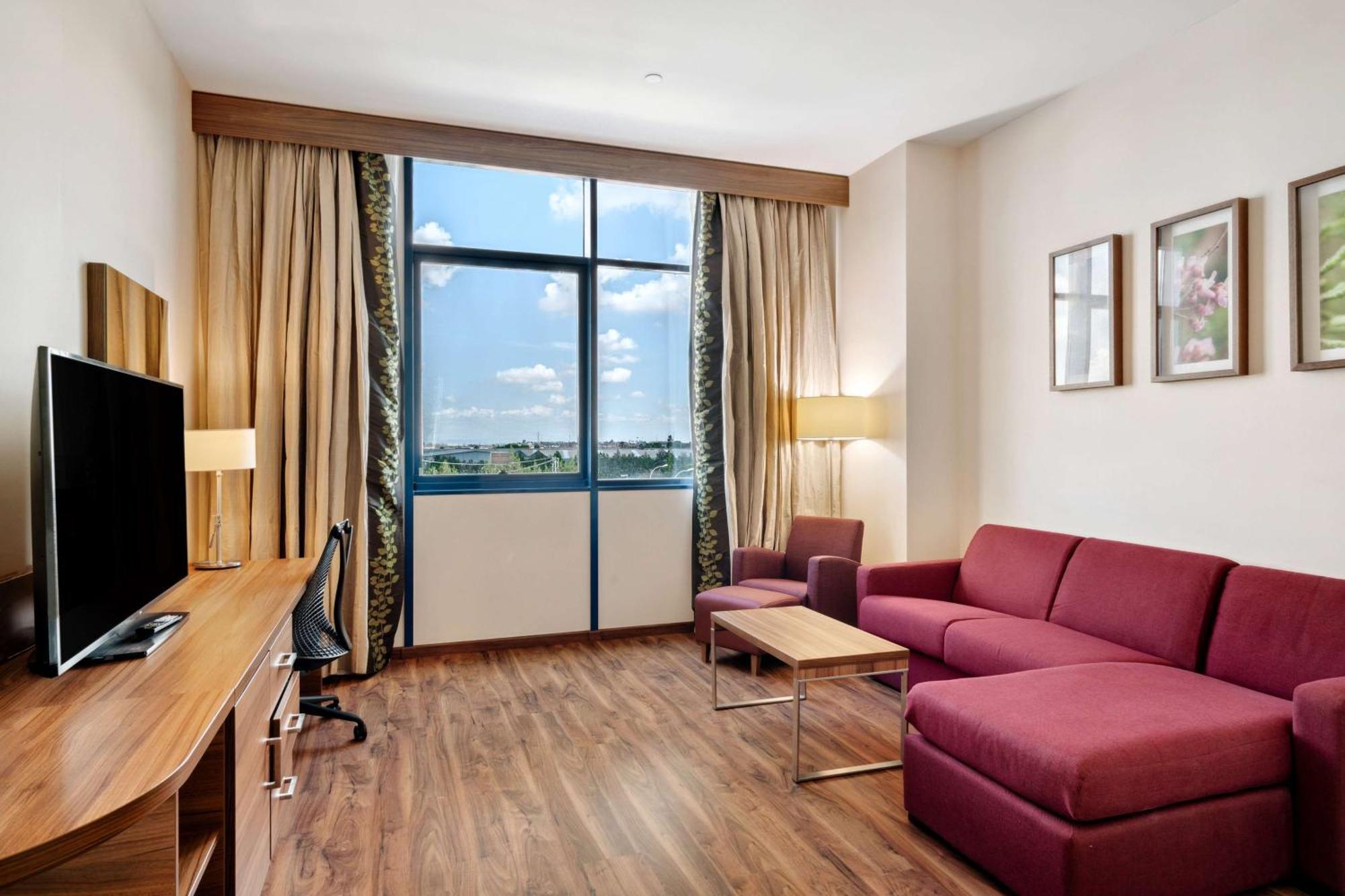 Hilton Garden Inn Sevilla Exterior photo